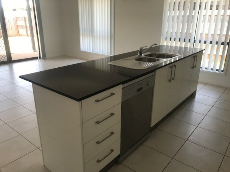 18 Maree Place, Redland Bay QLD 4165