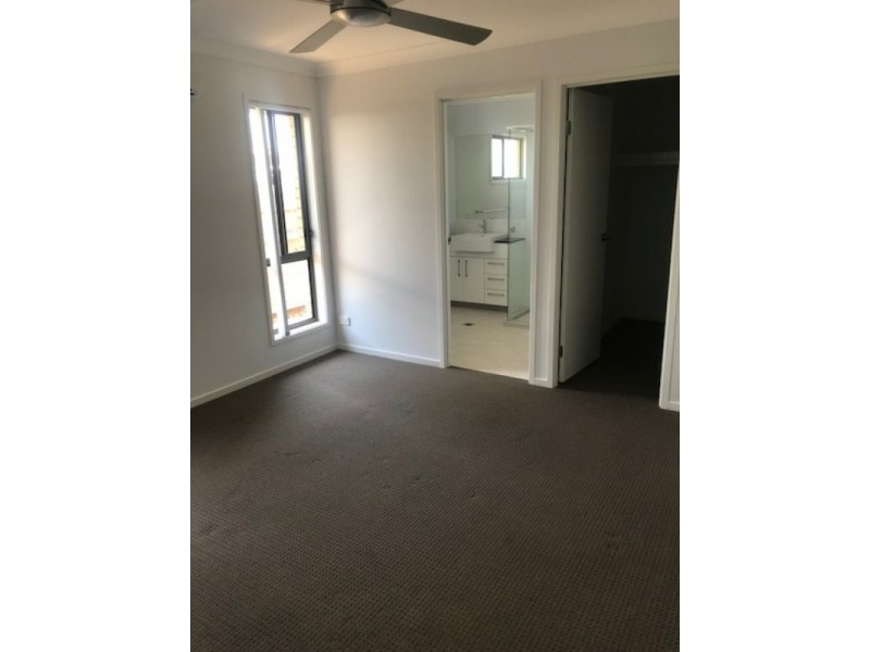 18 Maree Place, Redland Bay QLD 4165