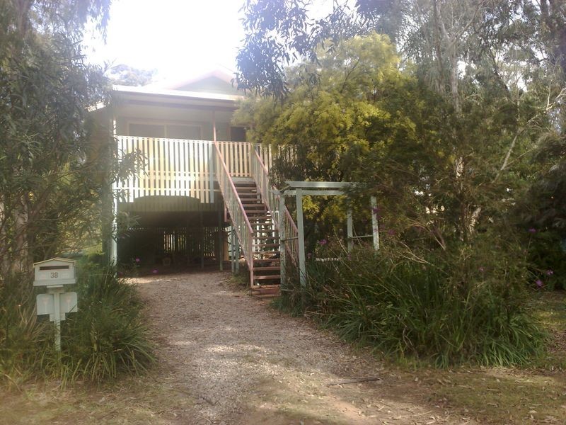 38 Blue Bay Cres, Macleay Island QLD 4184