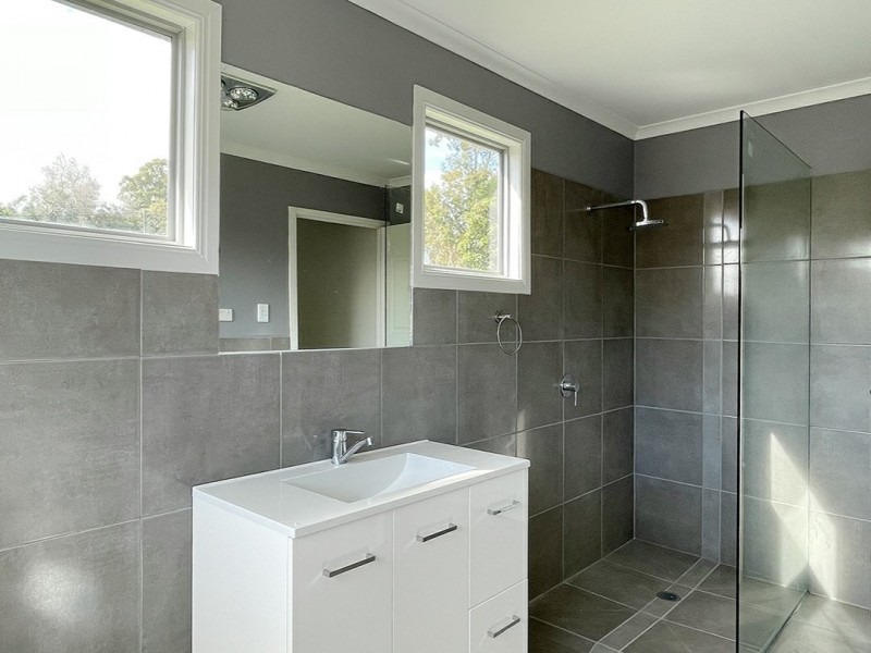 10 Alexander Street, Macleay Island QLD 4184