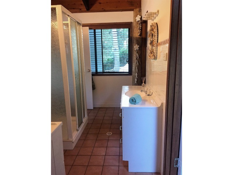 68 Treasure Island Avenue, Karragarra Island QLD 4184