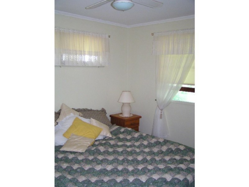 18 LEONIS CRES, Lamb Island QLD 4184