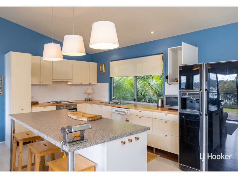 82 The Esplanade, Karragarra Island QLD 4184