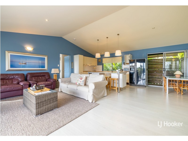 82 The Esplanade, Karragarra Island QLD 4184