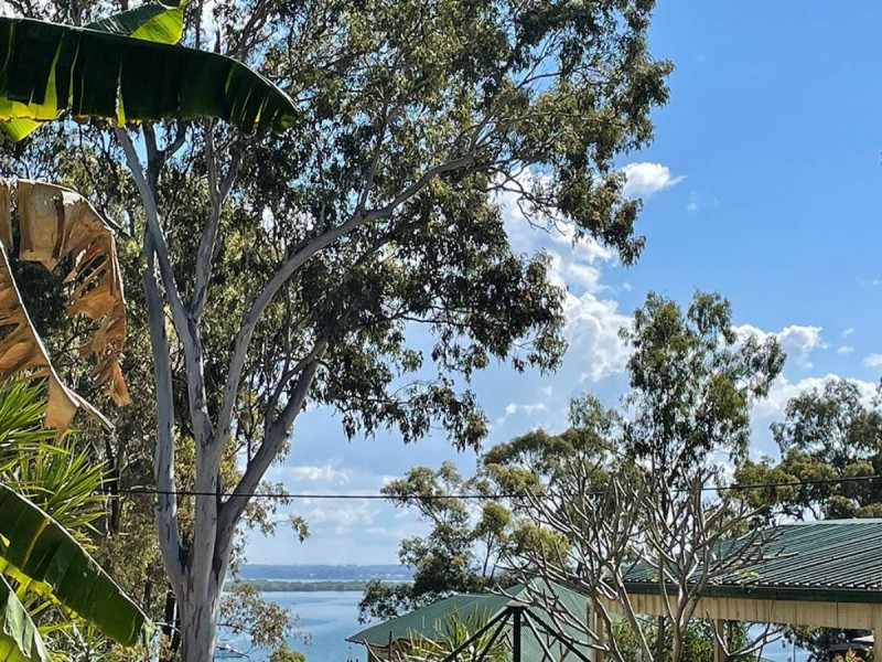 13 High Central Road, Macleay Island QLD 4184