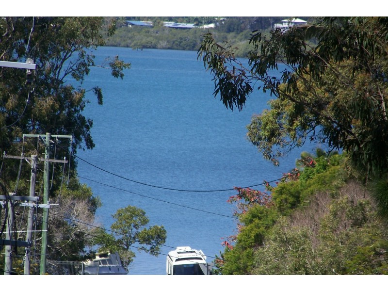 9 PAULA pde, Lamb Island QLD 4184