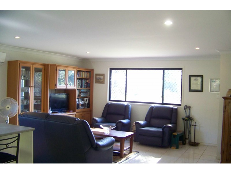 9 PAULA pde, Lamb Island QLD 4184