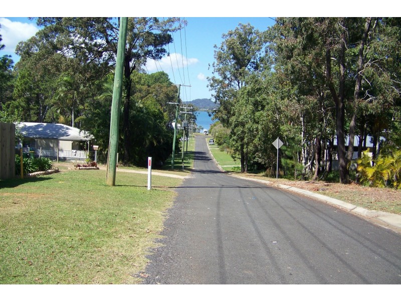 9 PAULA pde, Lamb Island QLD 4184