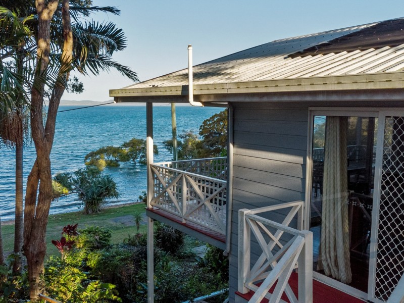 5 Golden Sands Boulevarde, Macleay Island QLD 4184