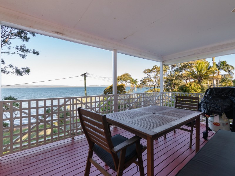 5 Golden Sands Boulevarde, Macleay Island QLD 4184
