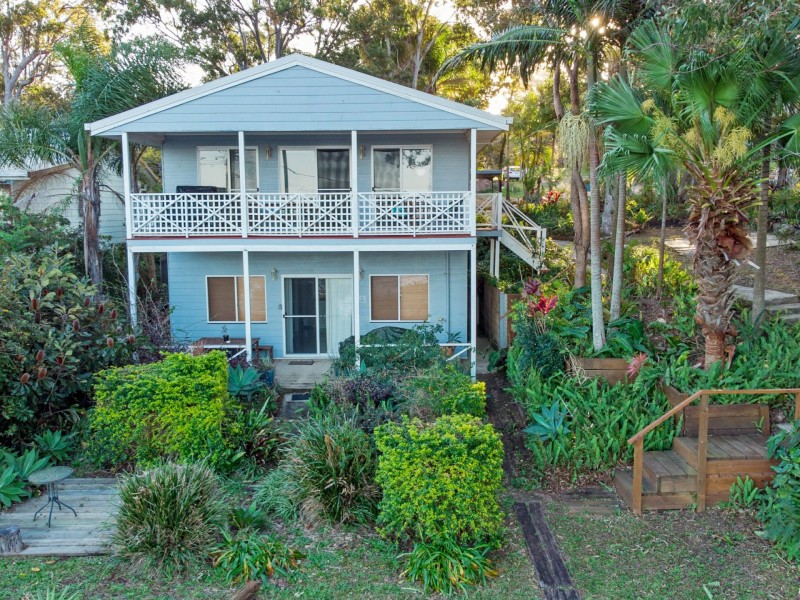 5 Golden Sands Boulevarde, Macleay Island QLD 4184