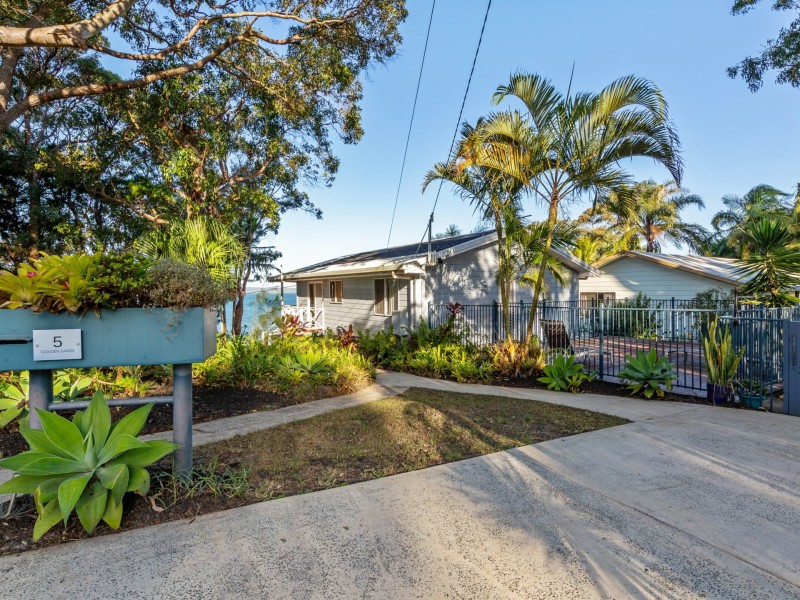 5 Golden Sands Boulevarde, Macleay Island QLD 4184