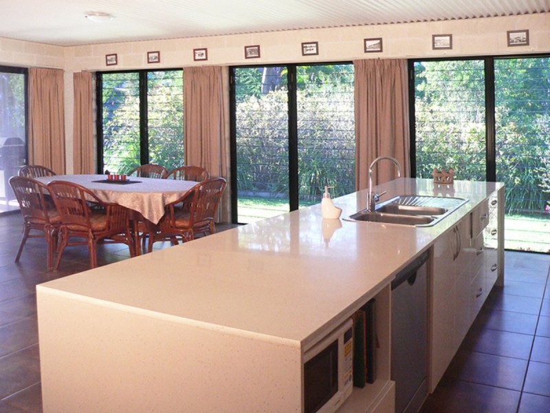 35 LEONIE CRES, Lamb Island QLD 4184