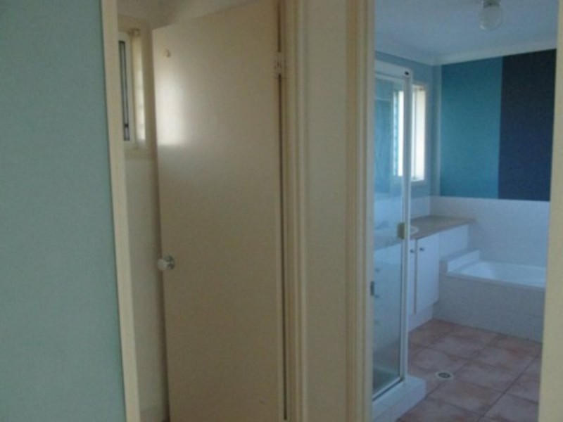 16 Calm Waters Crescent, Macleay Island QLD 4184