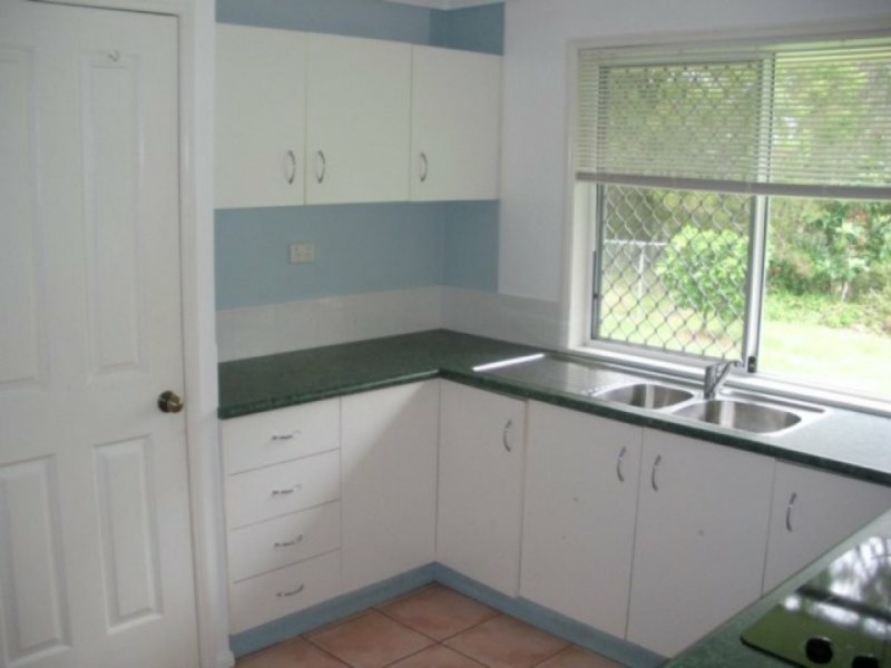 16 Calm Waters Crescent, Macleay Island QLD 4184