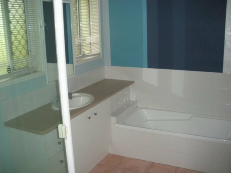 16 Calm Waters Crescent, Macleay Island QLD 4184