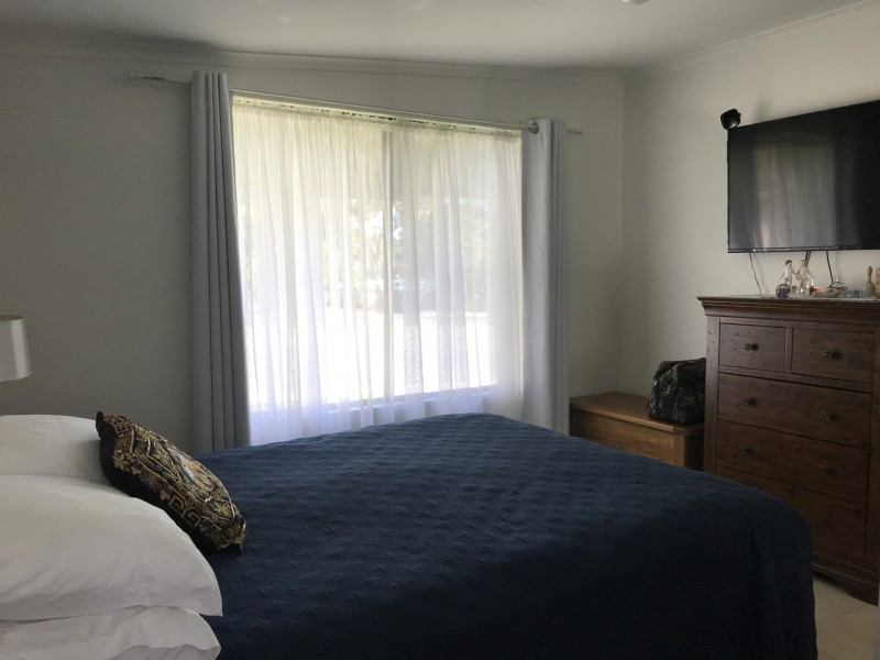 54 High Central Road, Macleay Island QLD 4184