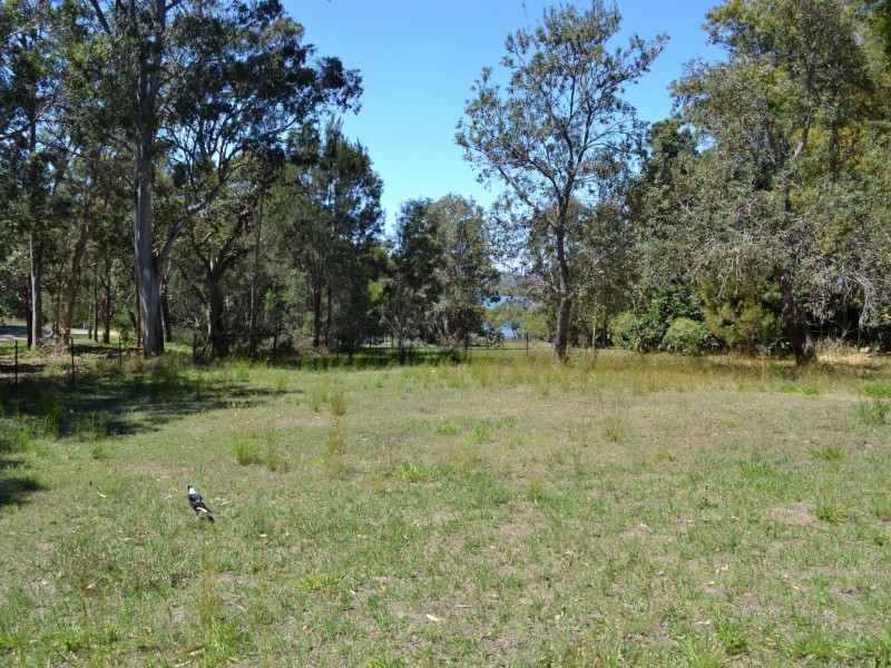 6-8 Weeroona Avenue, Macleay Island QLD 4184