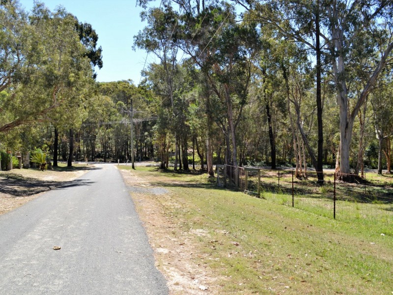 6-8 Weeroona Avenue, Macleay Island QLD 4184