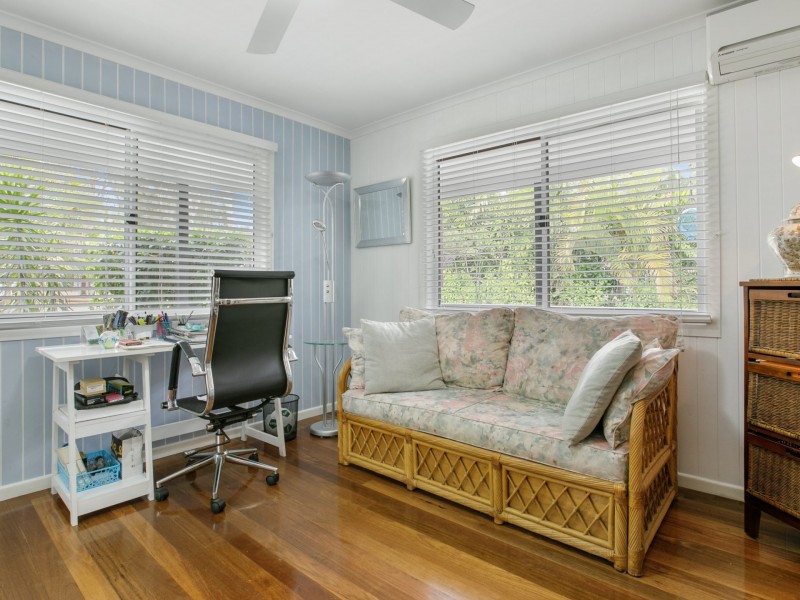 22 Calm Waters Crescent, Macleay Island QLD 4184