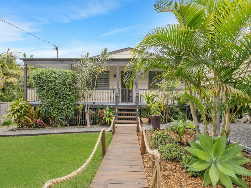 22 Calm Waters Crescent, Macleay Island QLD 4184