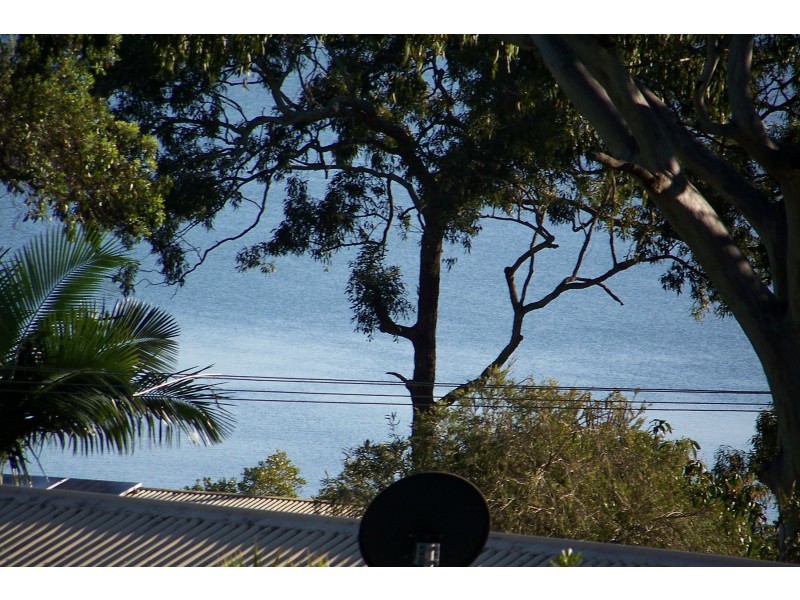 41 HALCYON ST, Lamb Island QLD 4184