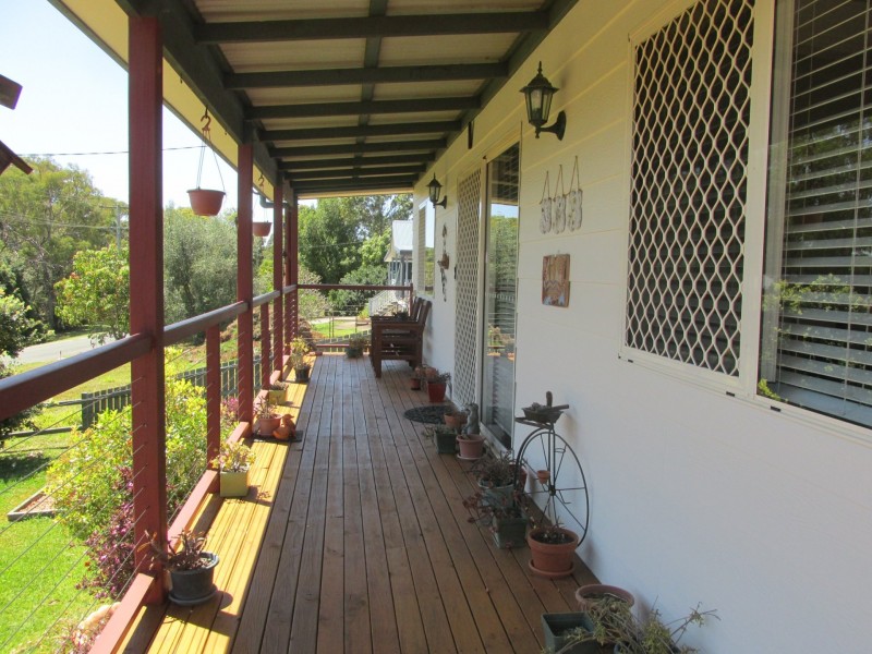 22 Francis Rd, Macleay Island QLD 4184