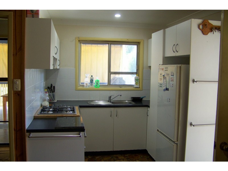 27 CREST HAVEN, Lamb Island QLD 4184