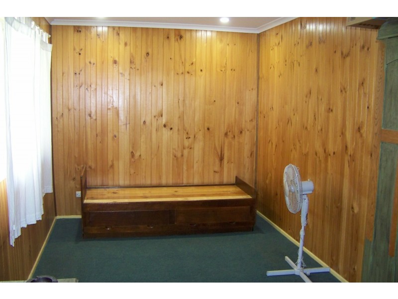 27 CREST HAVEN, Lamb Island QLD 4184