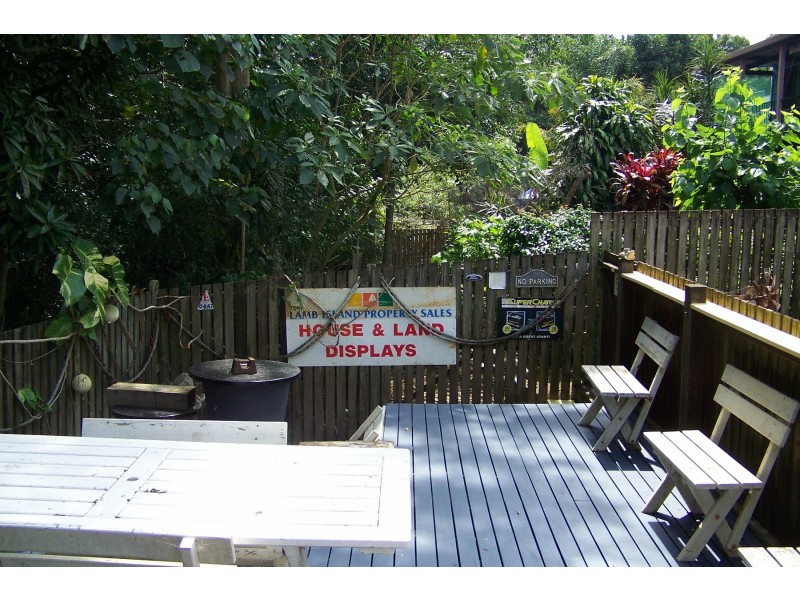 27 CREST HAVEN, Lamb Island QLD 4184