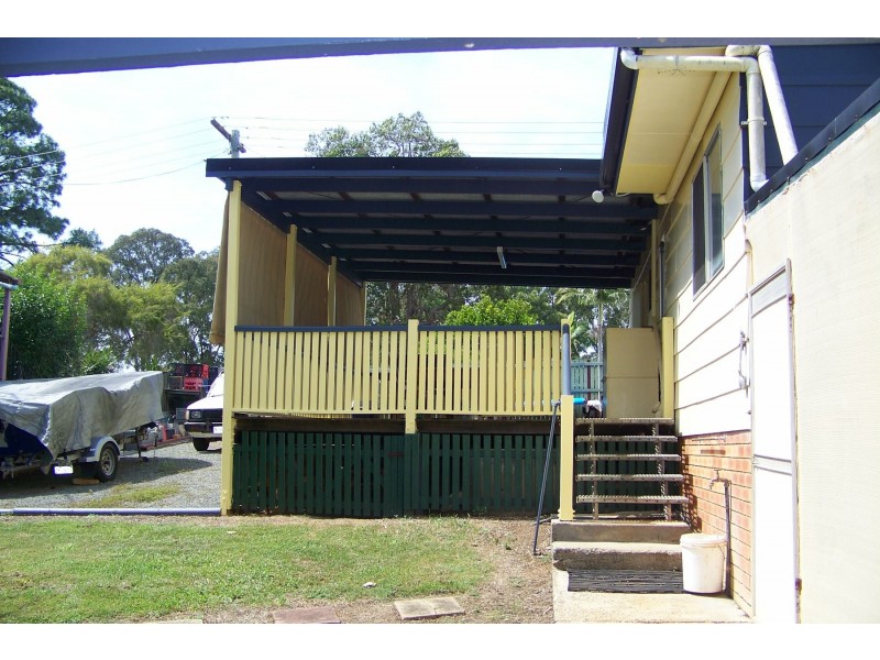 27 CREST HAVEN, Lamb Island QLD 4184