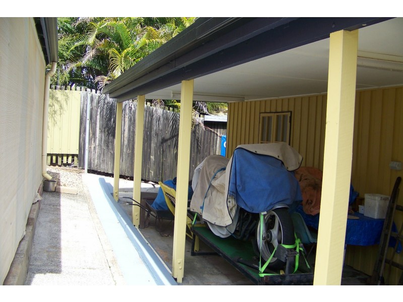 27 CREST HAVEN, Lamb Island QLD 4184