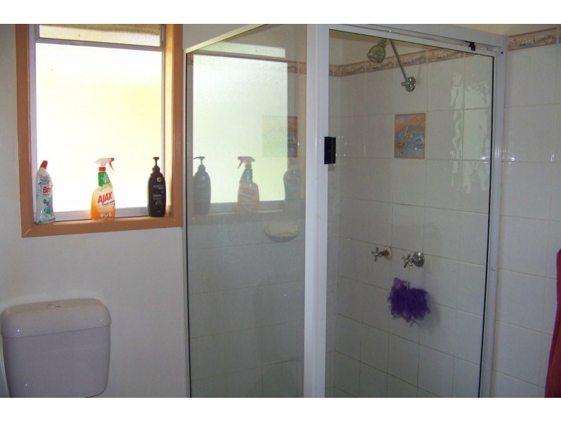 27 CREST HAVEN, Lamb Island QLD 4184