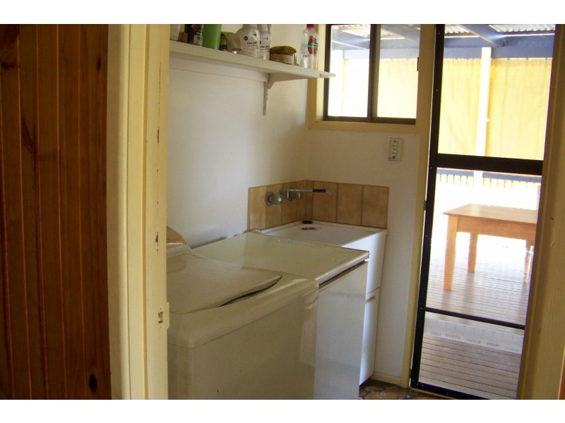 27 CREST HAVEN, Lamb Island QLD 4184