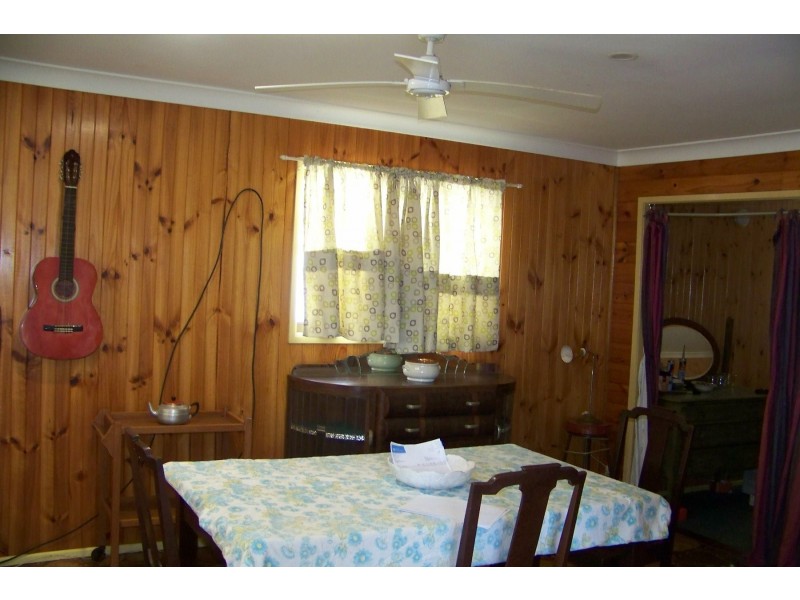 27 CREST HAVEN, Lamb Island QLD 4184