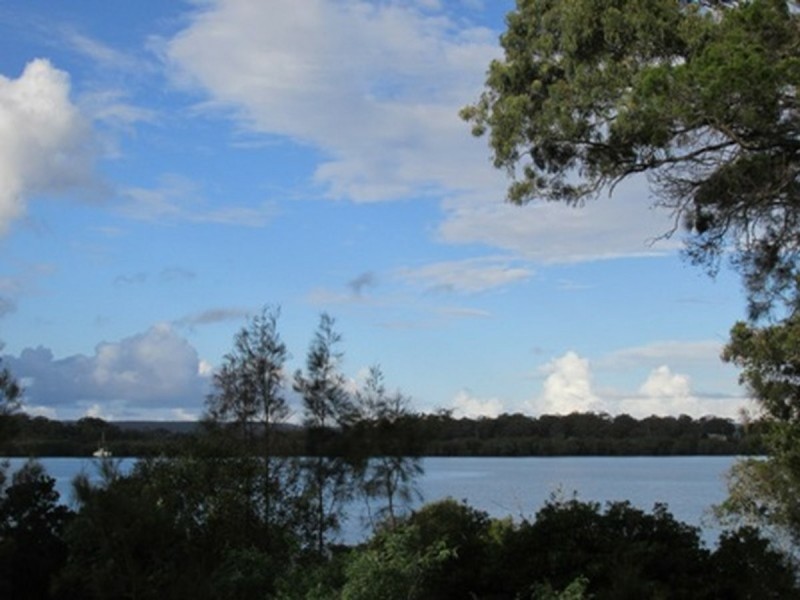 33 Jan Street, Macleay Island QLD 4184