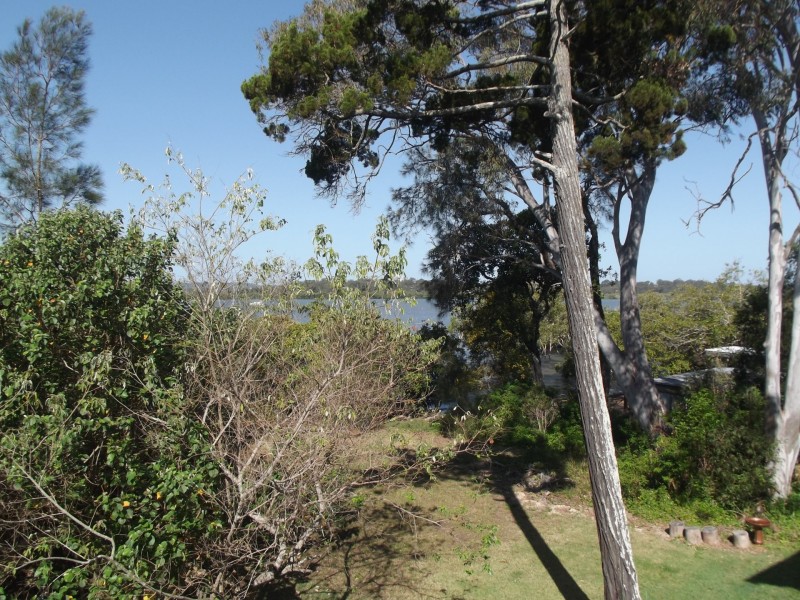 33 Jan Street, Macleay Island QLD 4184