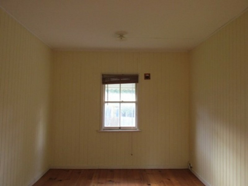 33 Jan Street, Macleay Island QLD 4184