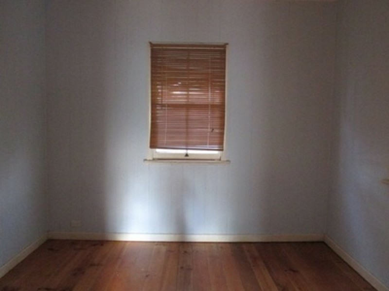 33 Jan Street, Macleay Island QLD 4184