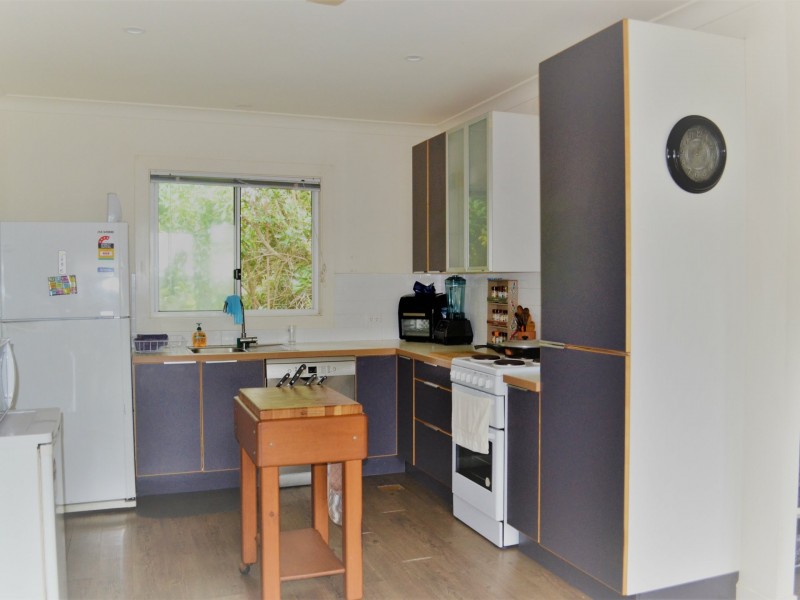 3 Parakeet Street, Macleay Island QLD 4184