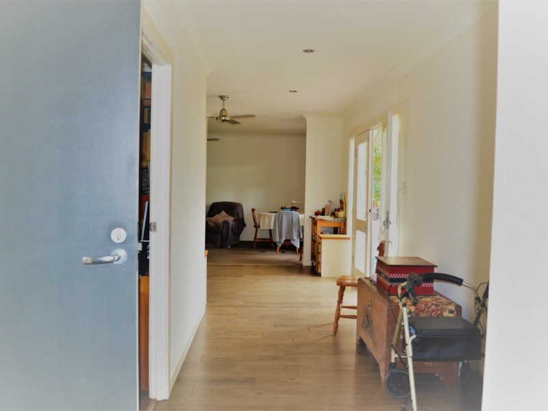 3 Parakeet Street, Macleay Island QLD 4184