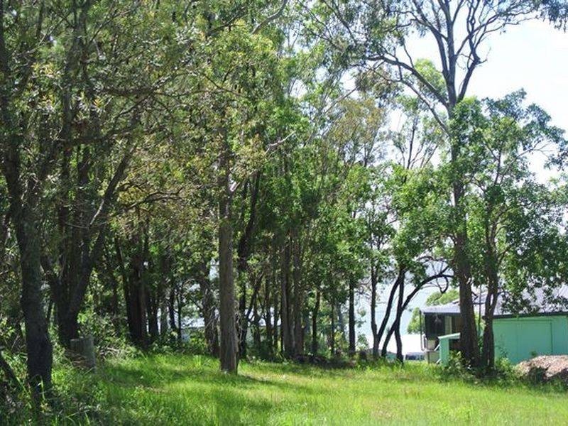 10 Ray Street, Macleay Island QLD 4184