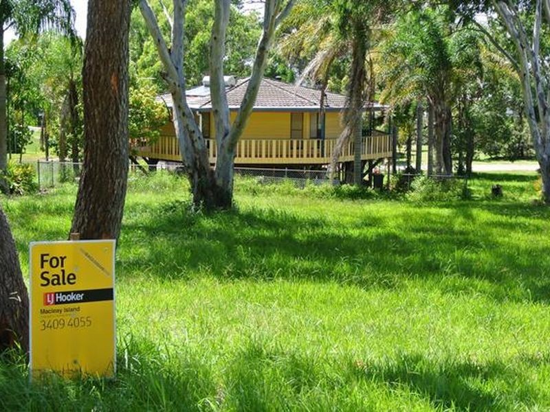 6 Alkira Street, Macleay Island QLD 4184
