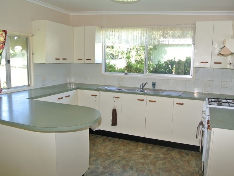 2 Alexander Street, Macleay Island QLD 4184