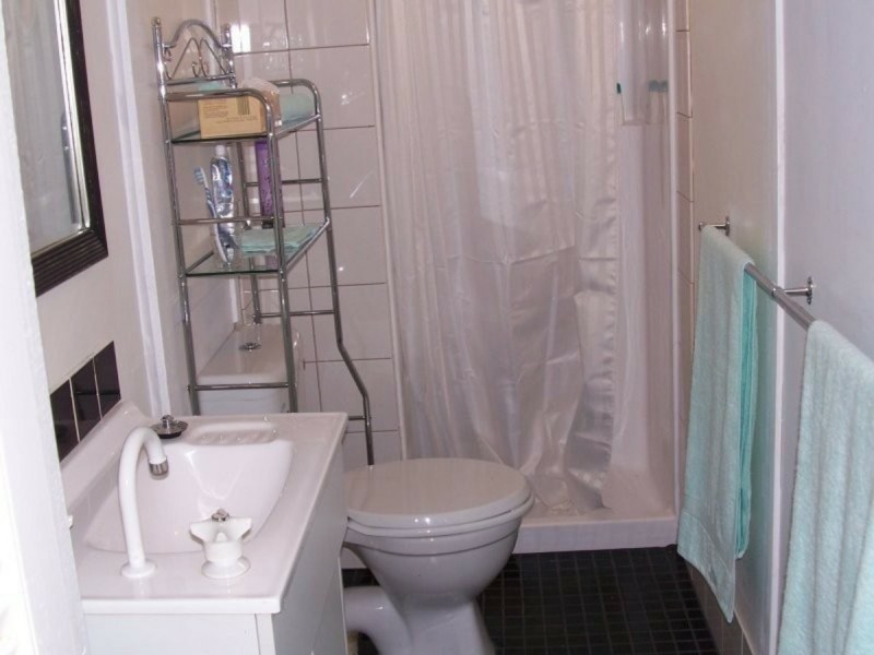 9 LEONIE cres, Lamb Island QLD 4184