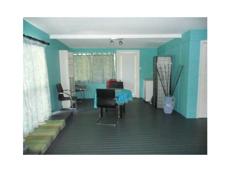 9 LEONIE cres, Lamb Island QLD 4184