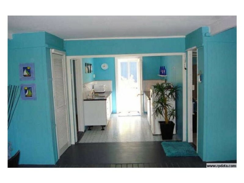 9 LEONIE cres, Lamb Island QLD 4184