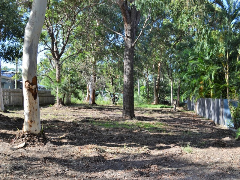 4 Tingara Street, Macleay Island QLD 4184