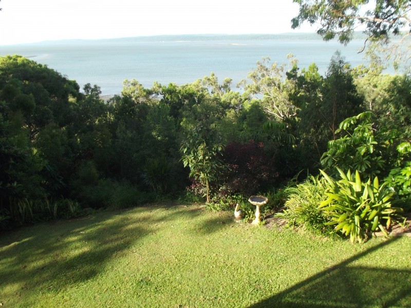 30 Blue Waters Crescent, Macleay Island QLD 4184