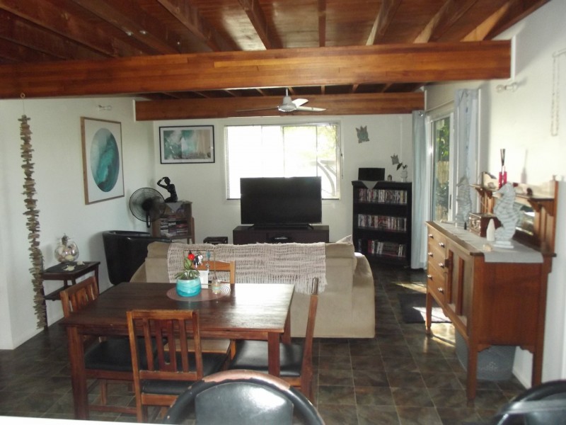 30 Blue Waters Crescent, Macleay Island QLD 4184